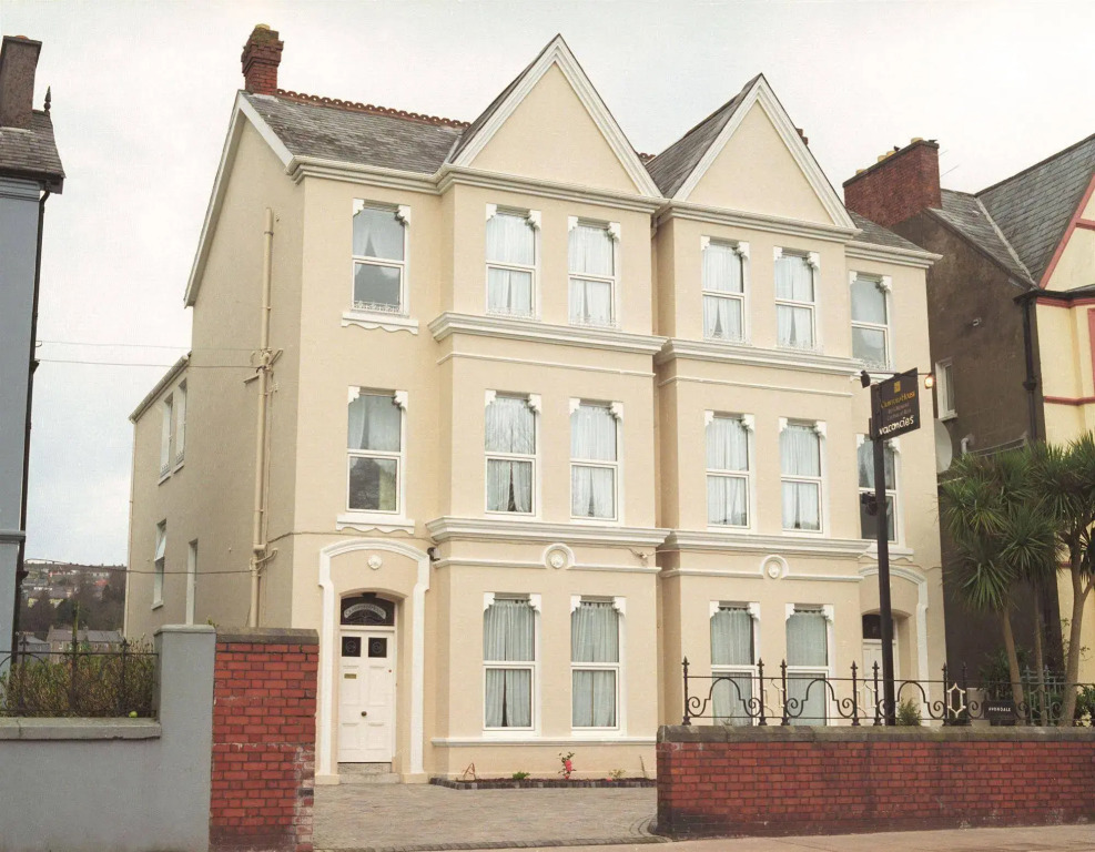 Crawford House - ScholarLee Living Apartments