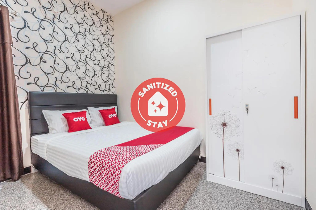 RedDoorz Syariah near Green Park Jatiwarna