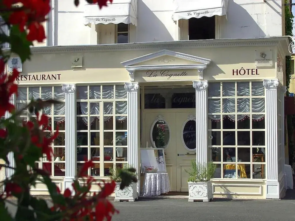 HOTEL LA COGNETTE A 25 Kilomètres de Châteauroux et 30 Kilomètres de Bourges