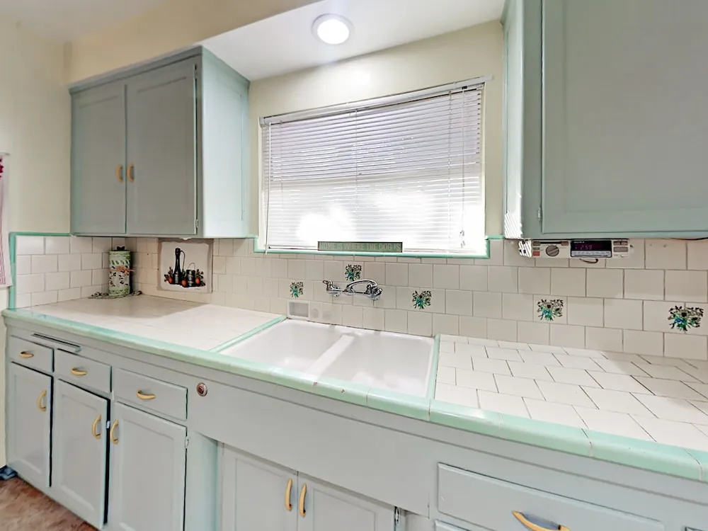 Charming Lake Balboa - 3 Br Home
