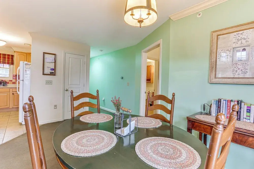 Spacious Condo w/ View < 1 Mi to Mtn Creek Resort!