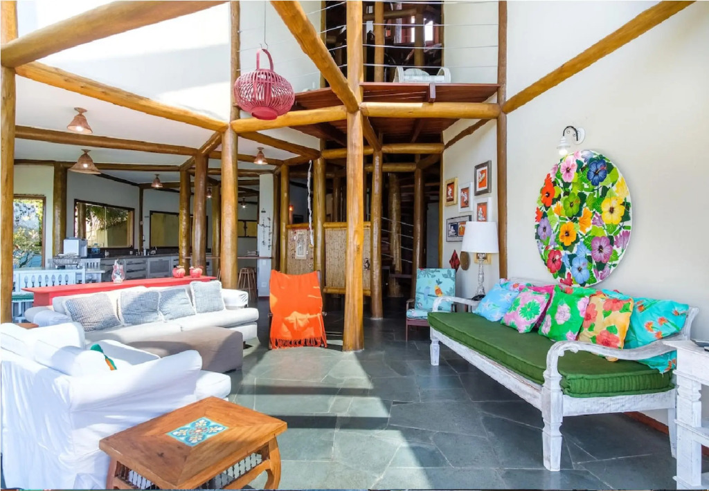 Pineapples Ubatuba | Mansion overlooking the sea