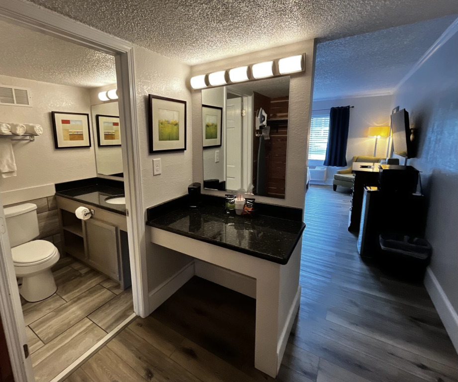 At Home Inn - Pensacola