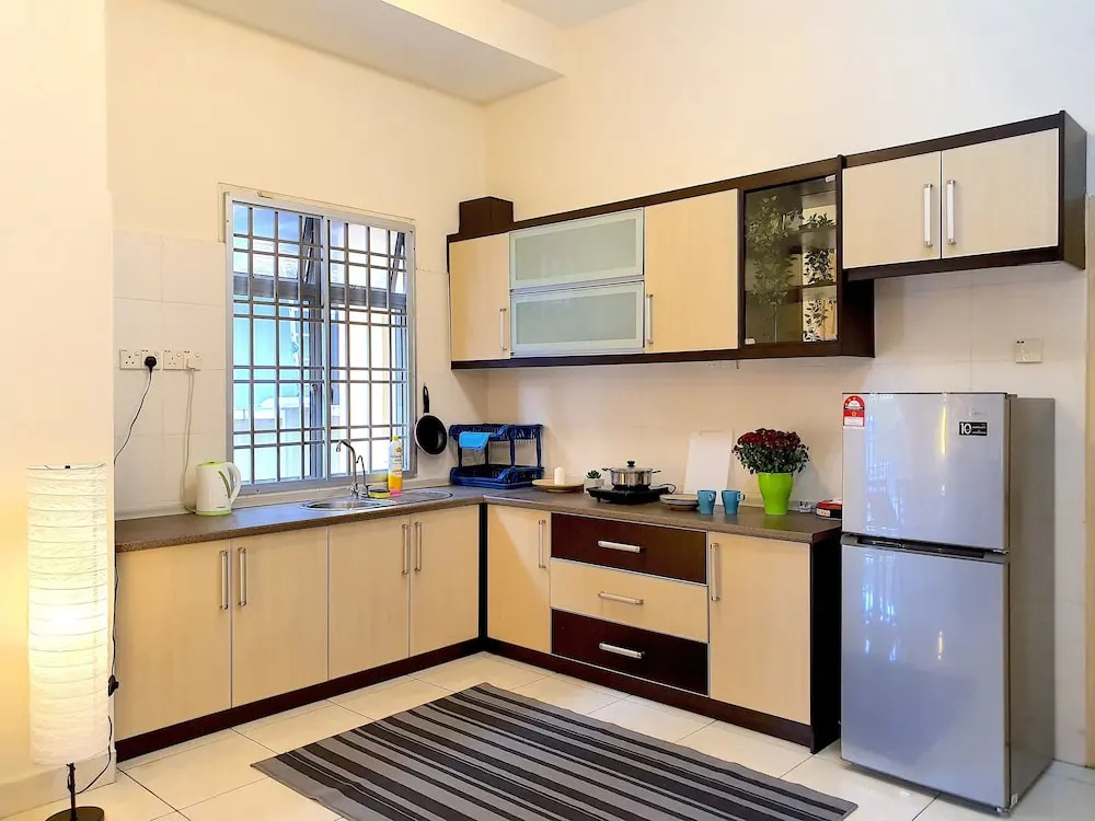 Kota Kemuning Private House by BeeStay