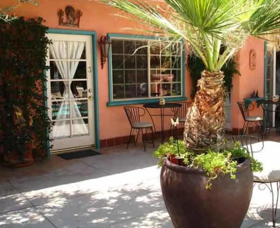 Coyote Inn - 21 and Over - A Town & Desert Boutique Hotel