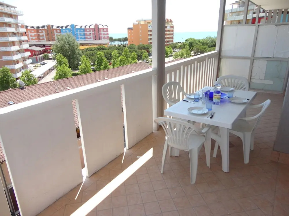 Bright Apartment With big Terrace for 5 People Near the Beach by Beahost Rentals