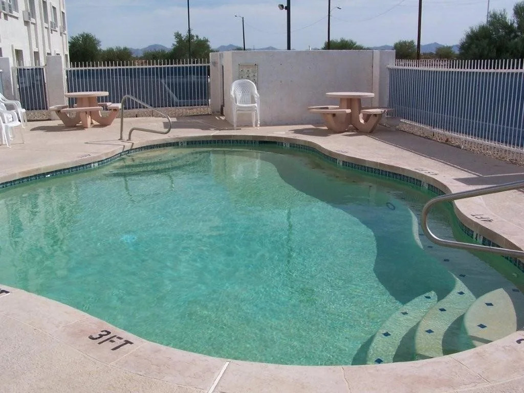 Americas Choice Inn & Suites