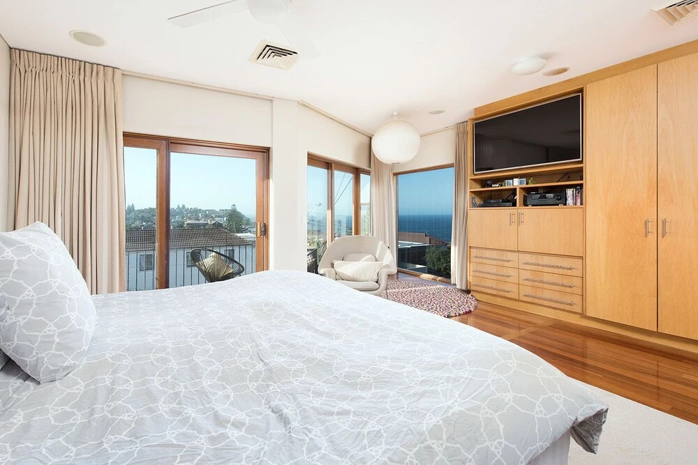 Stunning East Suburb Coastal Home H373