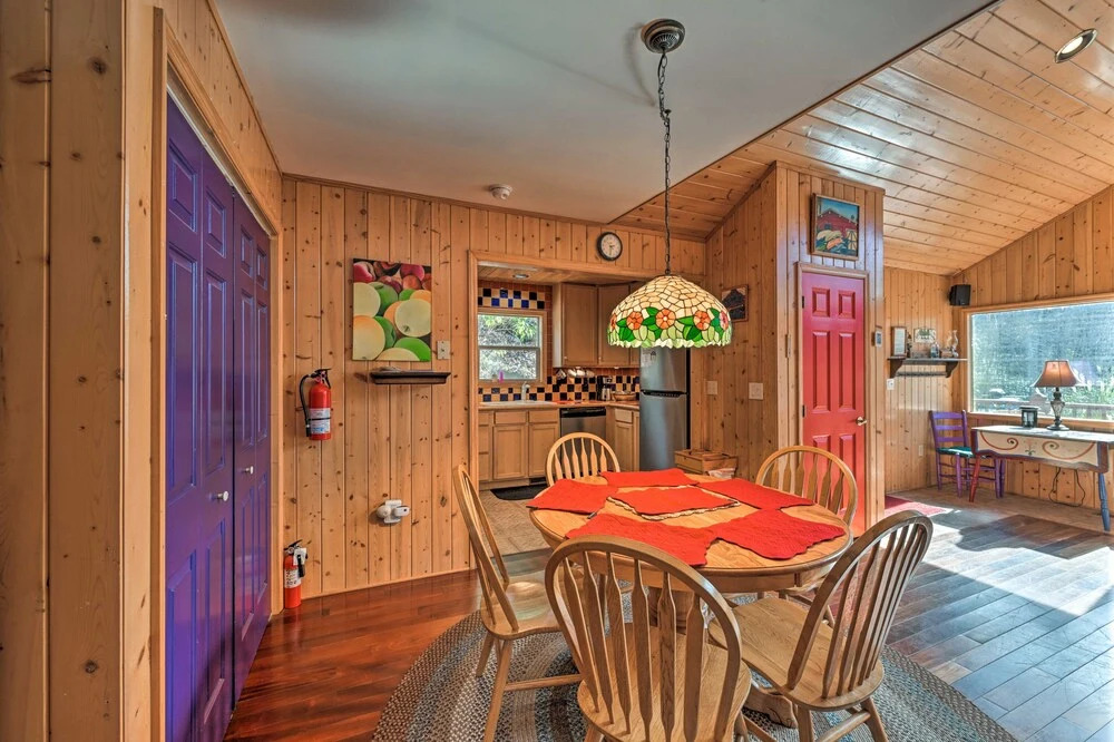North Carolina Escape w/ Deck, Grill & Fire Pit!