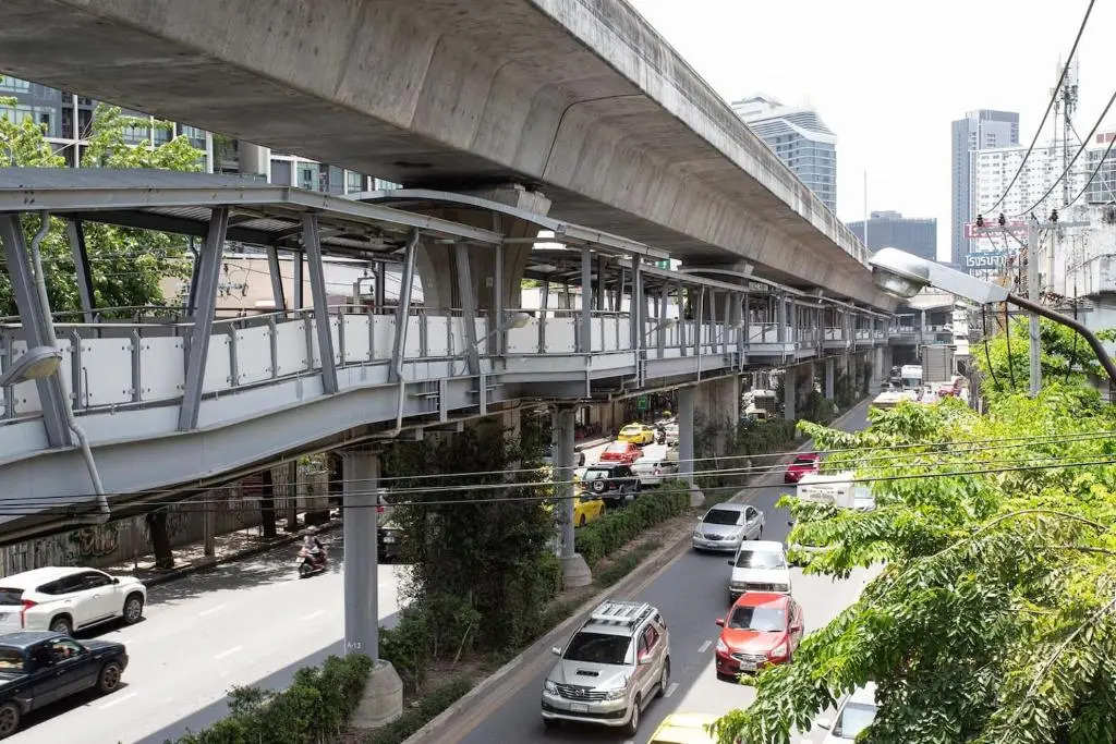 U2 Large 2 Bedrooms 100m to BTS station