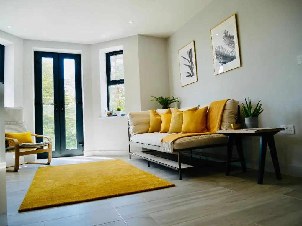 Beautiful AlumPointe Apartment - 400m to the beach