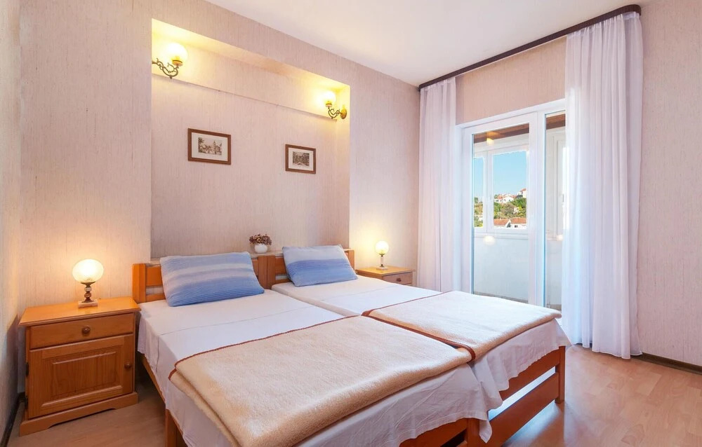 Nice Apartment in Splitska With 1 Bedrooms and Wifi