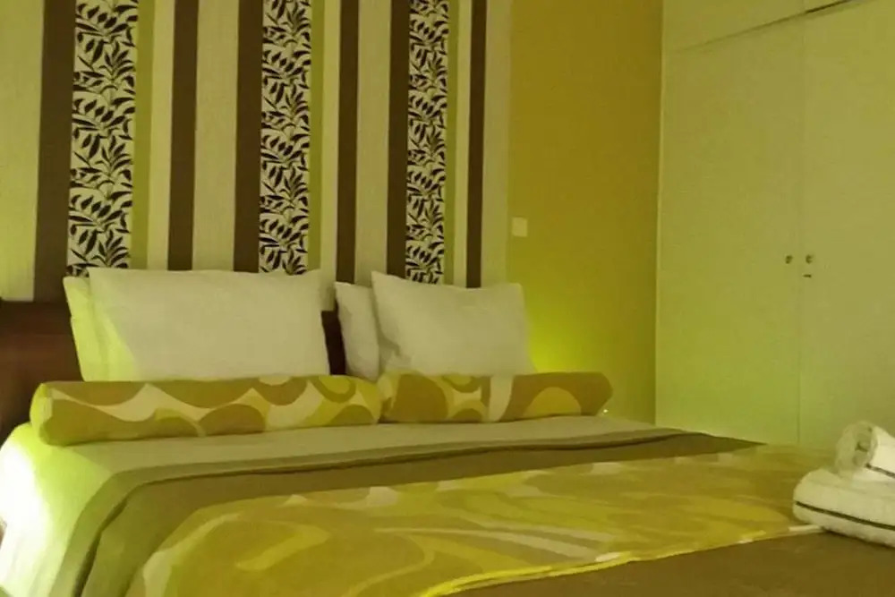 Funky Apt in Central Athens • 5' from Metro!