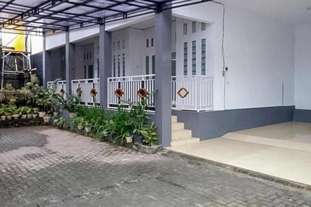 Anind Guest House near Museum Angkut Batu RedPartner