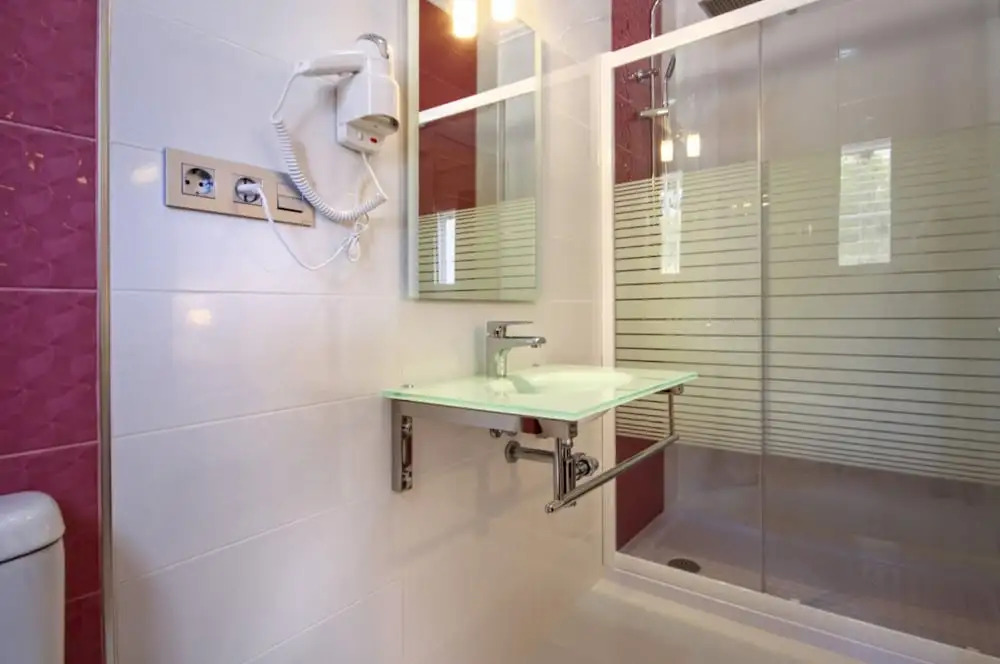 Villa - 9 Bedrooms with Pool and WiFi - 104985
