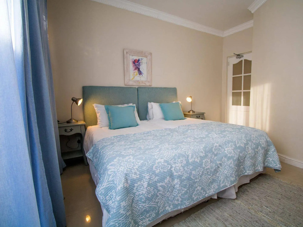 Bikini Beach Holiday Home, On the Beach, Sleeps 9