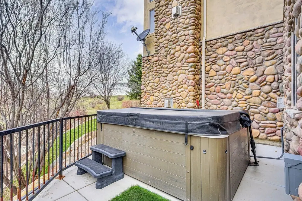 Hot Tub & Mtn-view Deck: Townhome in Eden