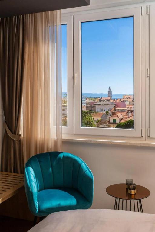 V Luxury Apartment