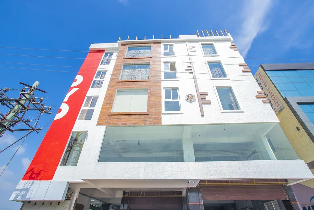OYO Flagship 16626 Rajkamal Stay Inn Airport Road