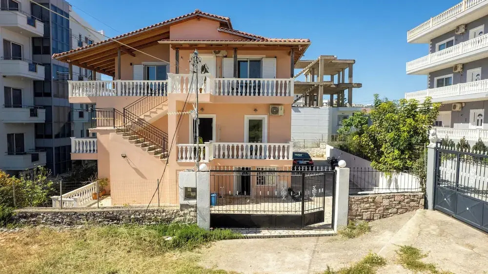 Sunny Villa