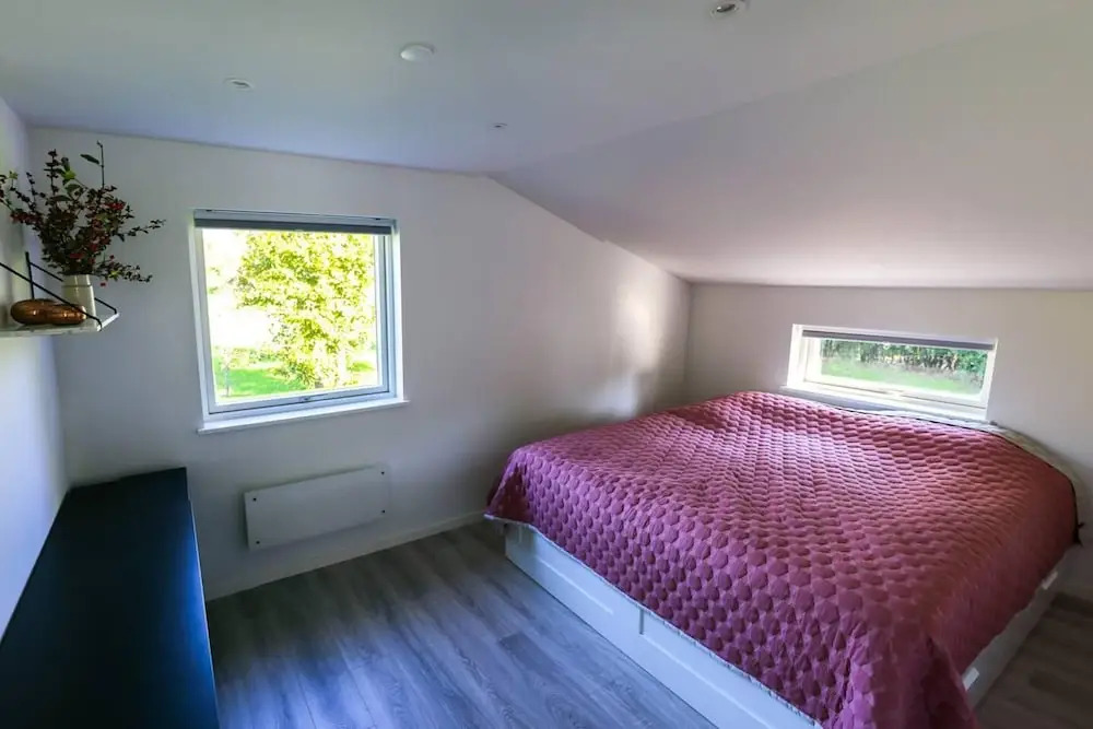 The comfort of this cottage merges with nature