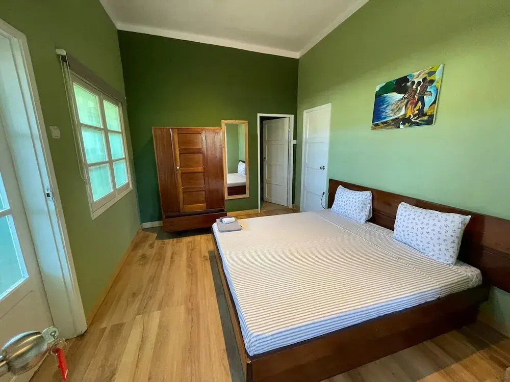 Residencial Avenida Geovanni - Central Sao Tome - Private Bathroom & Solar Backup