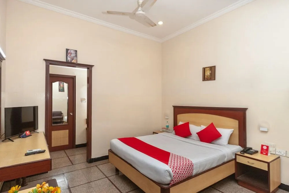 OYO 22280 Kences Inn