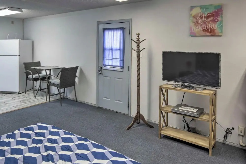 Apartment ~ 12 Mi From Hualapai Mountain Park