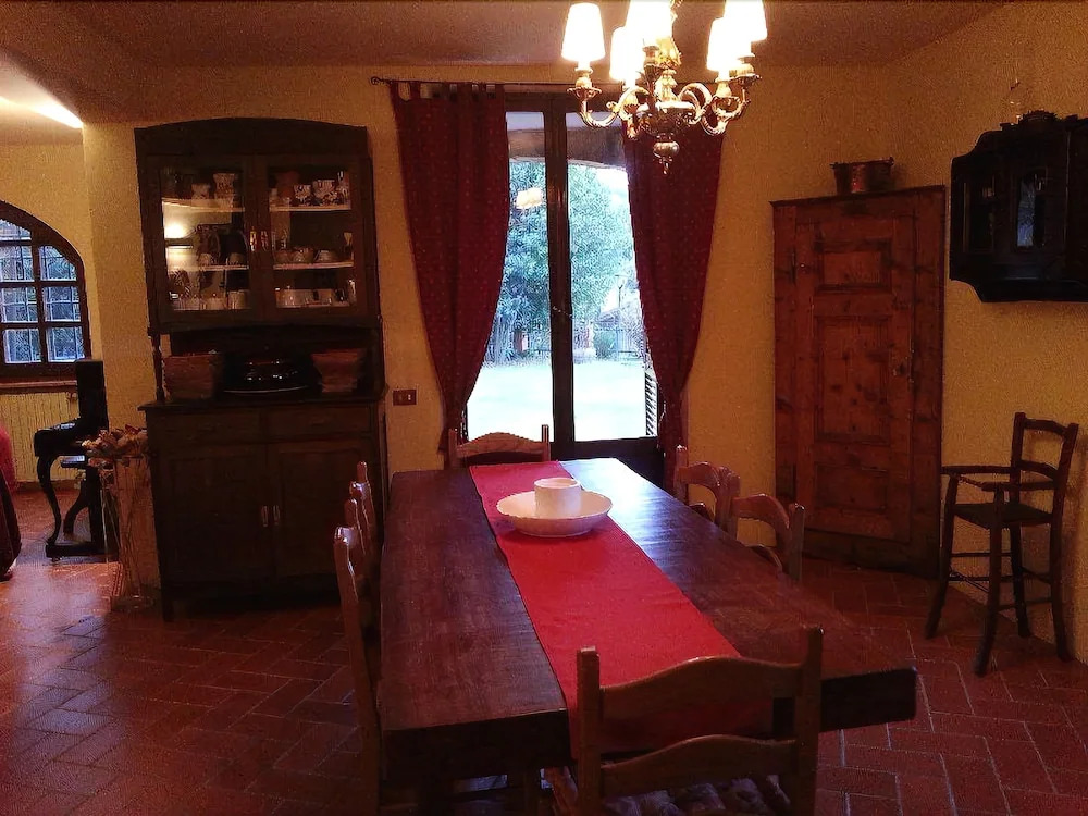 Rustic, 3-bedroom House in Villamanín With a Furnished Terrace, Garden