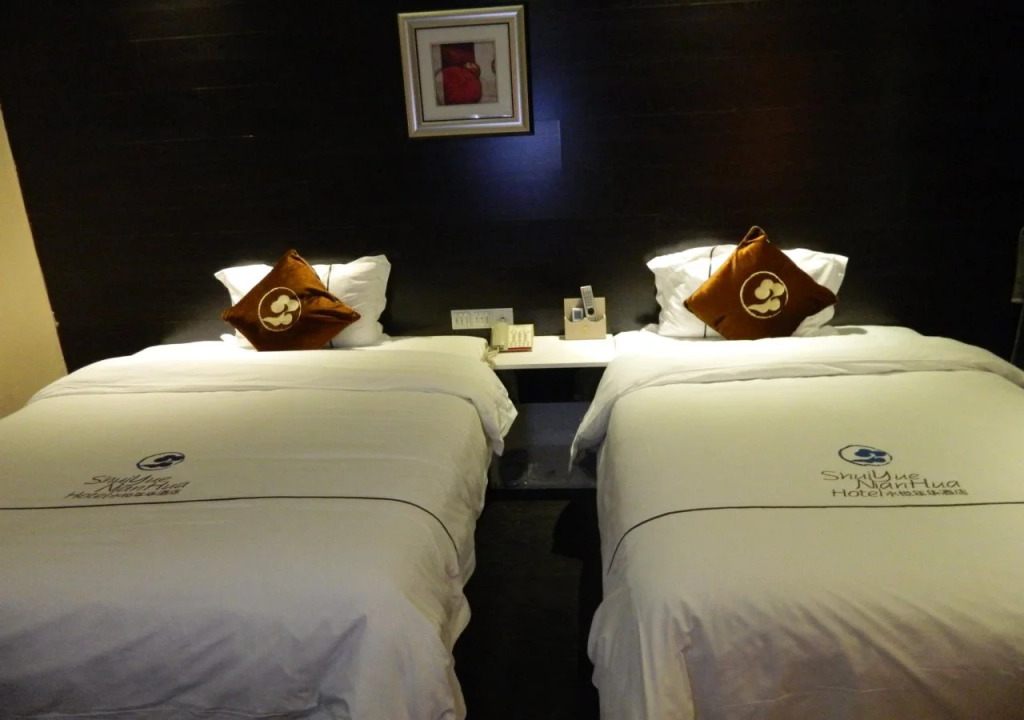 Shuiyue Nianhua Hotel
