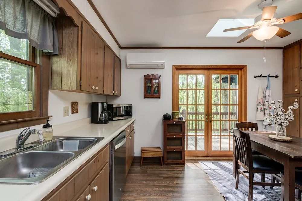 Spy Rock - 3 Br Cabin