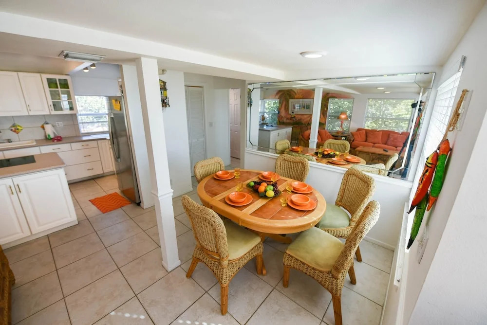 Tropical Breeze Apartment 2