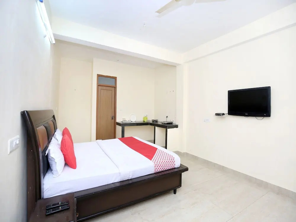 OYO 12485 Home Cosy Stay Aanji