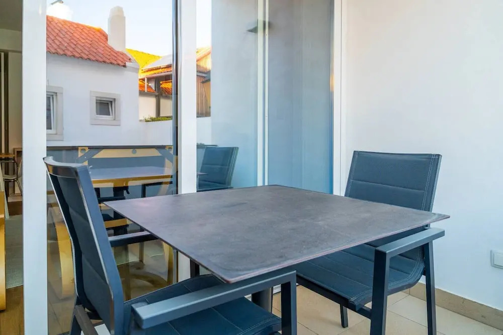 Yellow Studios in Cascais