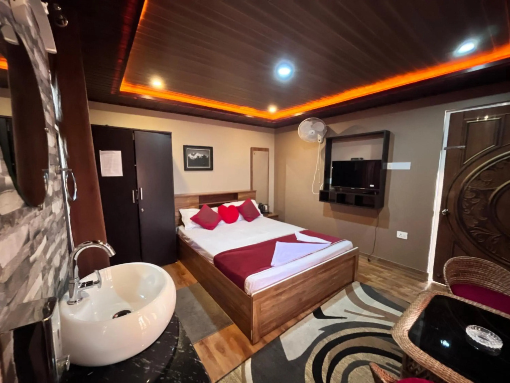 Traditional Hotel & Restaurant !! Kurseong !! Best Hotel in Kurseong