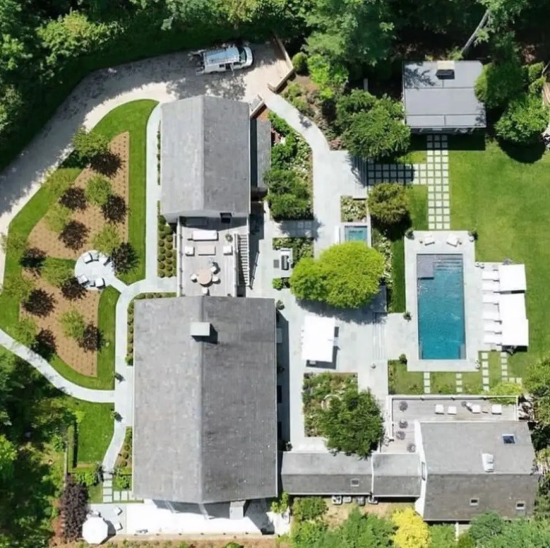 Luxurious 8 Bedroom Retreat With Pool East Hampton