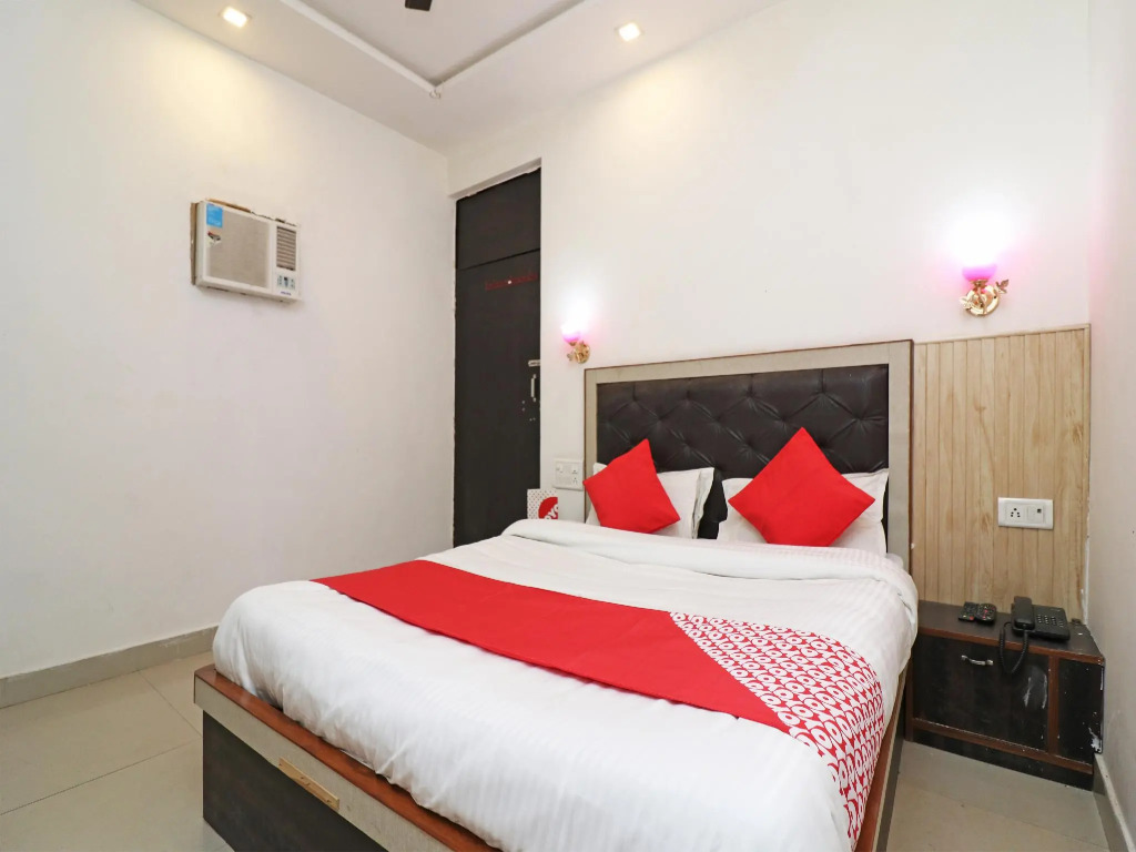 OYO Flagship 24679 Hotel Green House