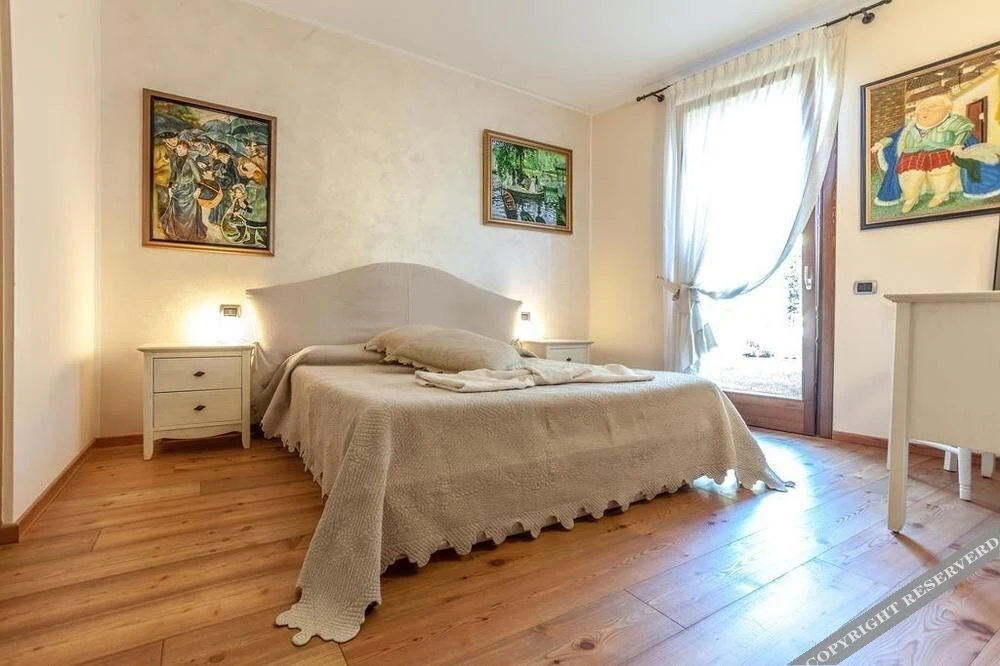 Alisee Bed  Breakfast