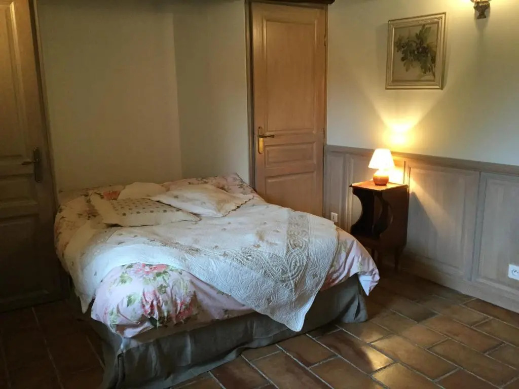 typical provencal mas with pool, a little corner of paradise with view of sainte victoire, close to aix en provence, sleeps 10
