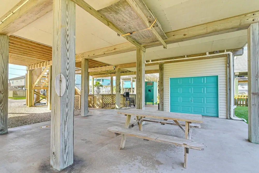 1 Block to Surfside Beach: Home w/ Gulf Views!