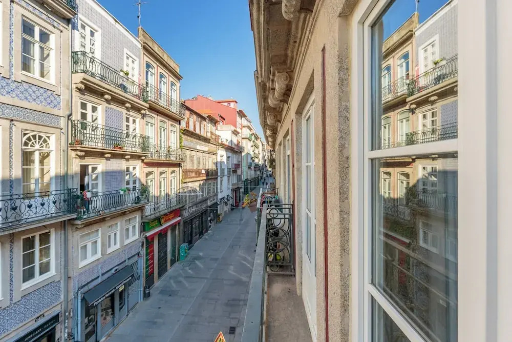 Apartment in Porto with balcony