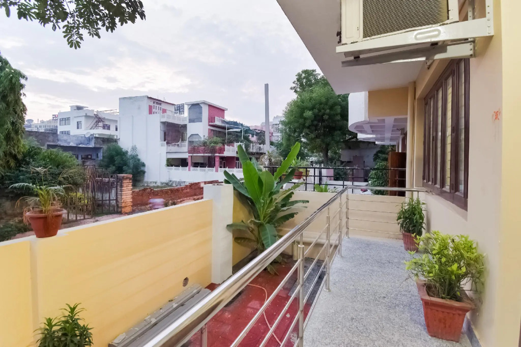 OYO 47363 Hotel S14