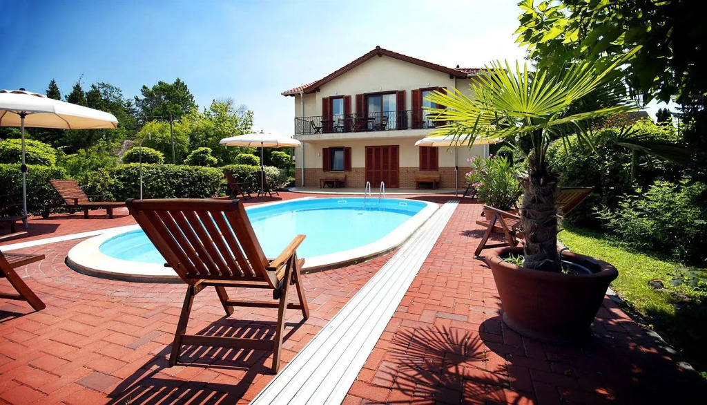 Hullám Villa B&B