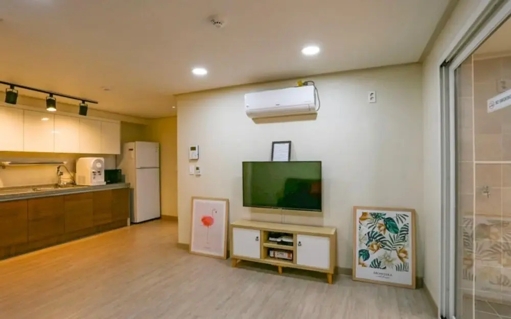 Busan J and J House Pension