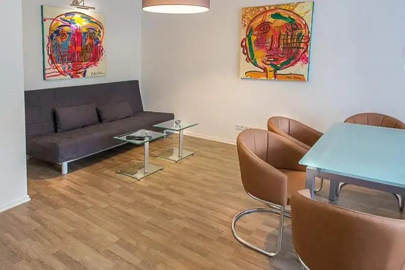 H&H Apartments im Herzen der Stadt in der Lange Strasse geräumig ruhig mit Küche und Esstisch