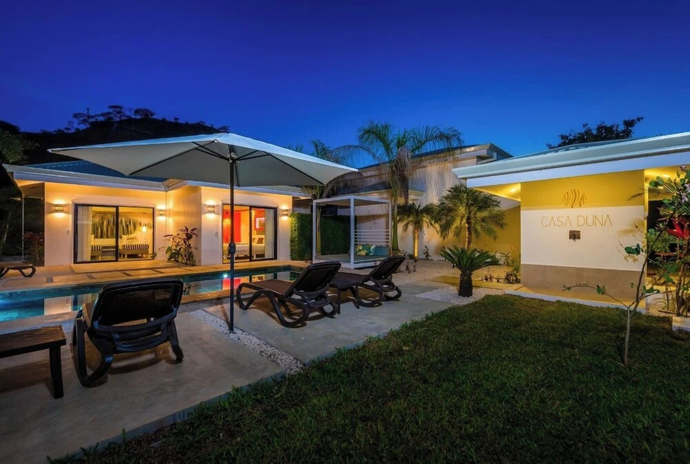 New Oasis in Gated Community With Pool Breakfast