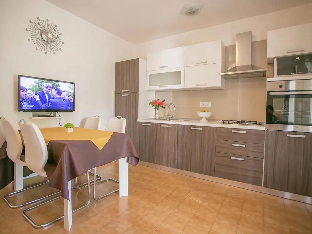 Apartment With two Bedrooms, Terrace and Bbq, on Quiet Location