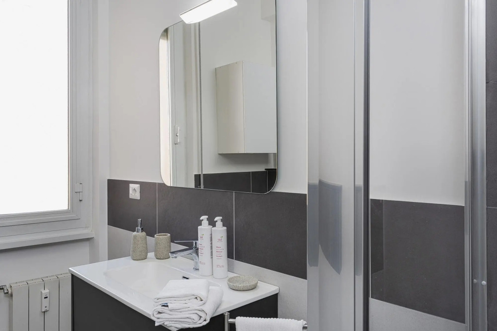 Sturla Modern Apartment by Wonderful Italy