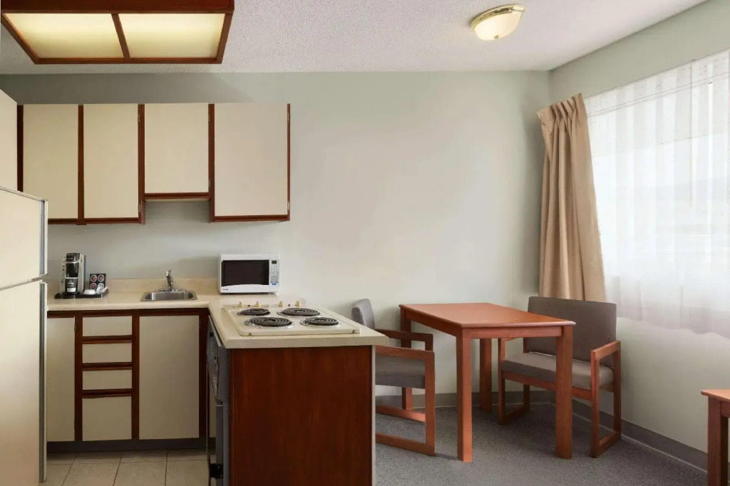 Econo Lodge Inn & Suites Cranbrook