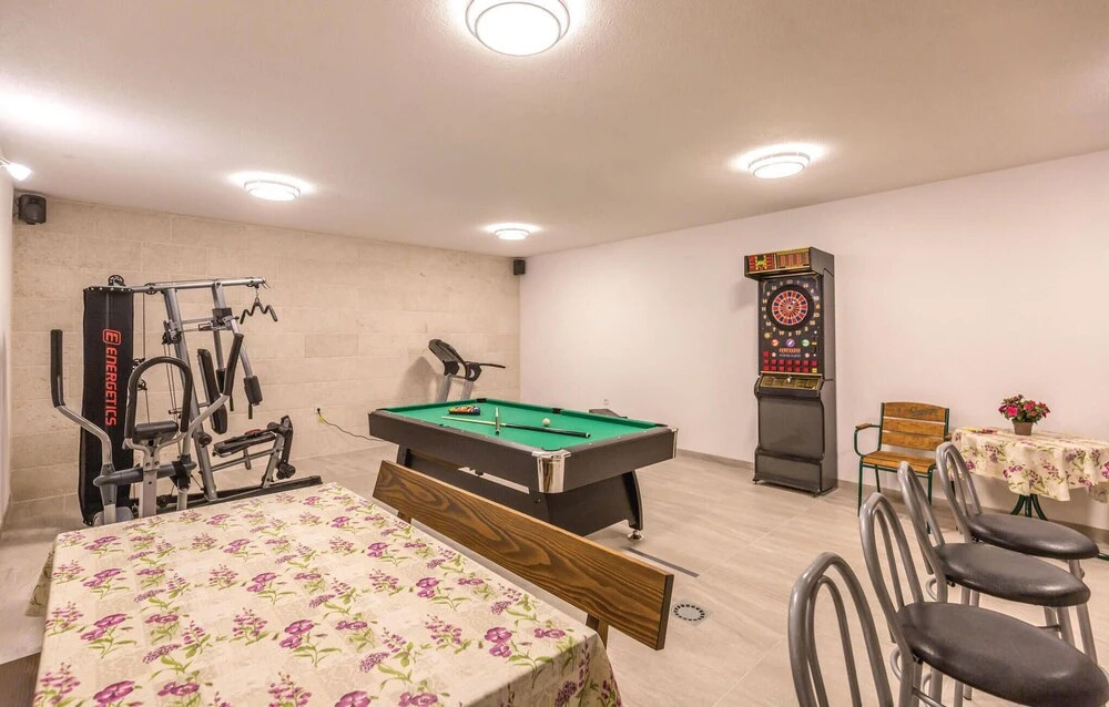 Amazing Home in Tucepi With Wifi and 4 Bedrooms